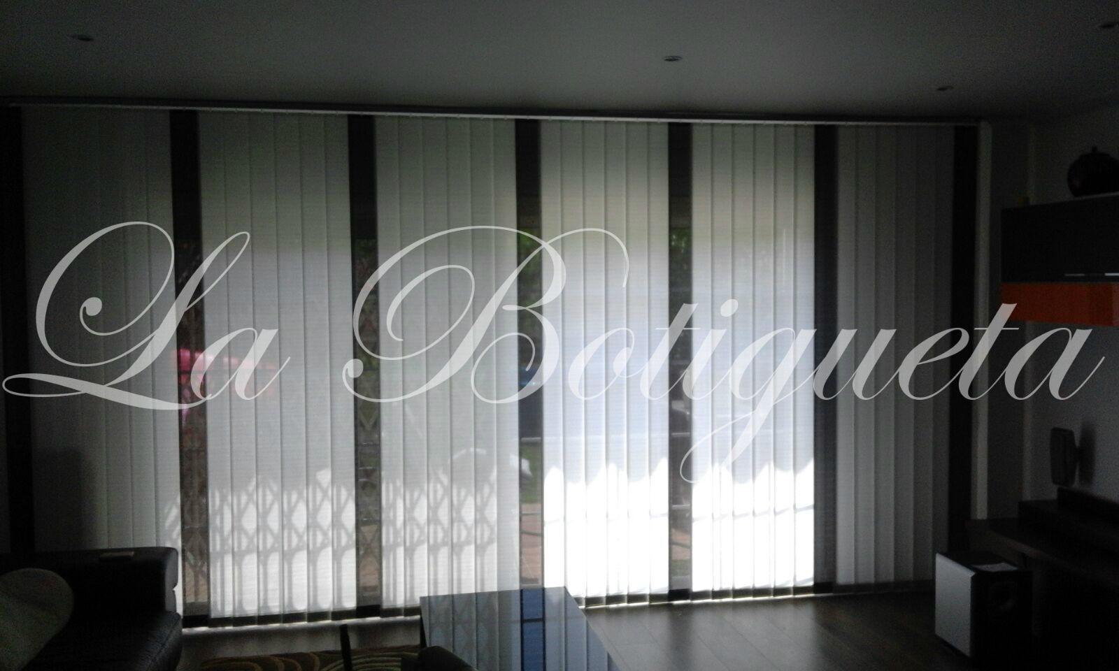 cortinas-verticales-marca-de-agua-compressor